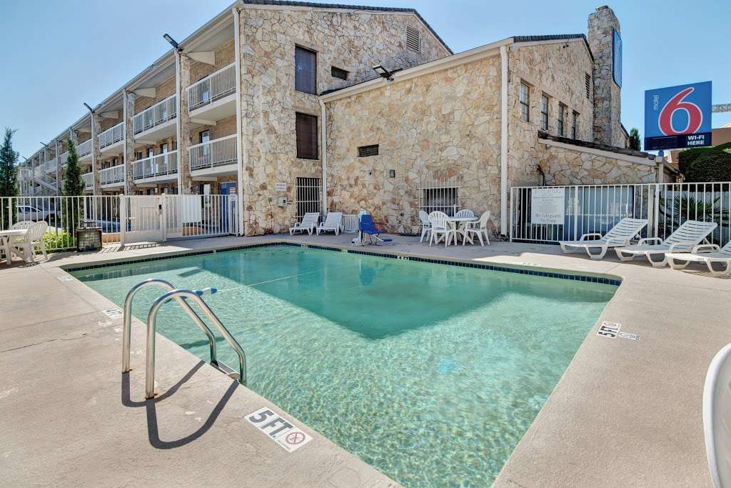 Motel 6 Dallas - Galleria | 2660 Forest Ln, Dallas, TX 75234 | Phone: (972) 484-9111