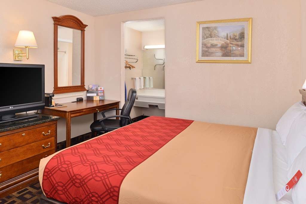 Econo Lodge Bellmawr New Jersey | 301 S Black Horse Pike, Bellmawr, NJ 08031, USA | Phone: (856) 931-2800