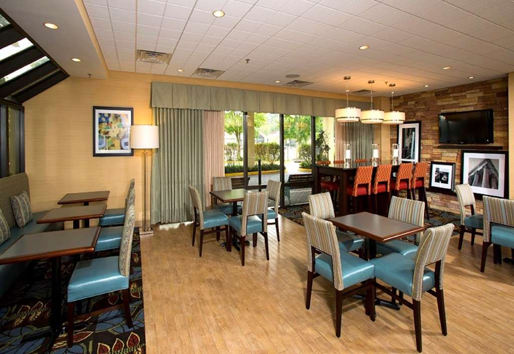 Hampton Inn Fairfax City | 10860 Fairfax Blvd, Fairfax, VA 22030, USA | Phone: (703) 385-2600