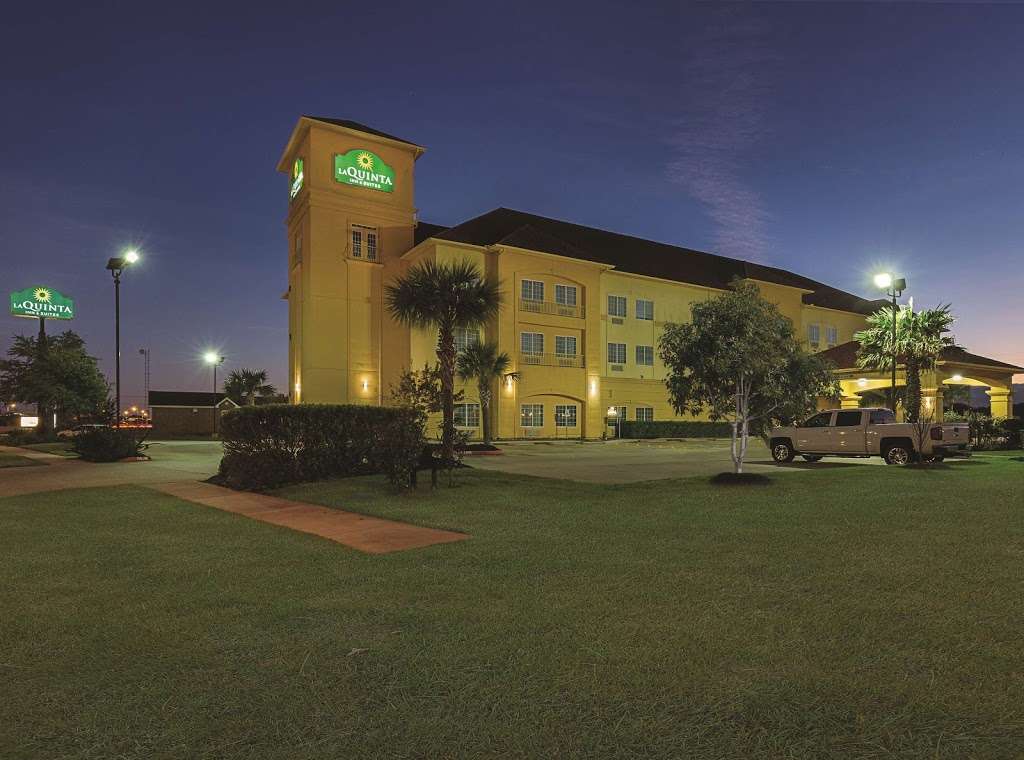 La Quinta Inn & Suites Deer Park | 1400 East Blvd, Deer Park, TX 77536, USA | Phone: (281) 476-5300