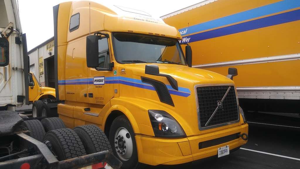 Penske Truck Rental | 8520 N Georgetown Rd, Indianapolis, IN 46268, USA | Phone: (317) 876-7100