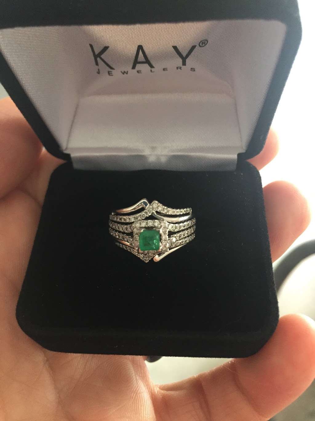 Kay Jewelers | 549 N Alafaya Trail Ste. T-05A, Orlando, FL 32828 | Phone: (407) 273-1105