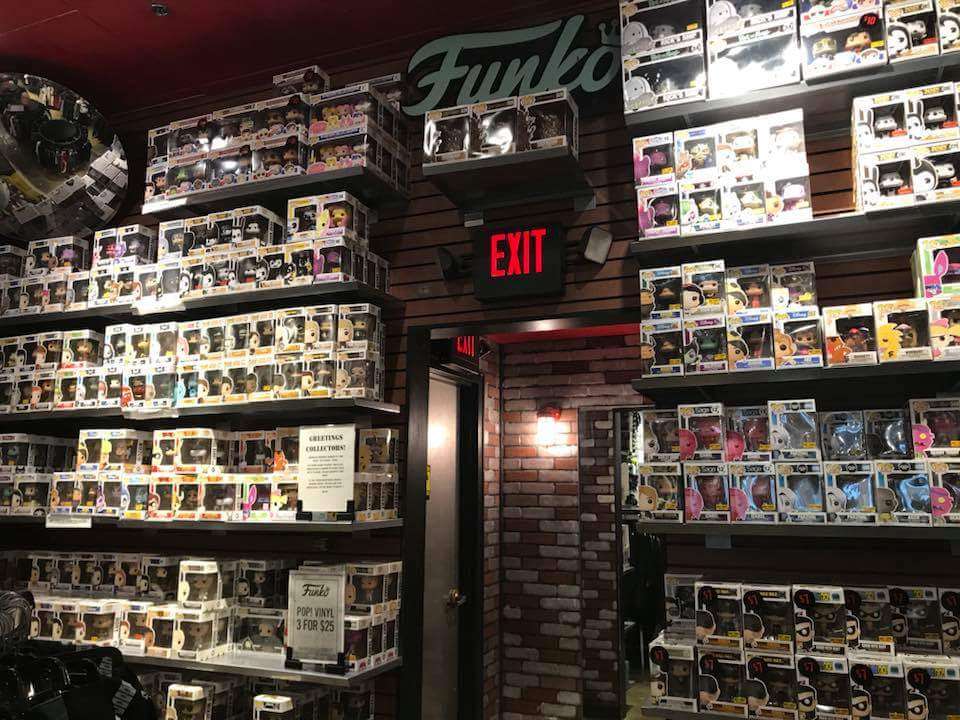 Hot Topic | 3333 W Touhy Ave, Lincolnwood, IL 60712, USA | Phone: (847) 329-9220