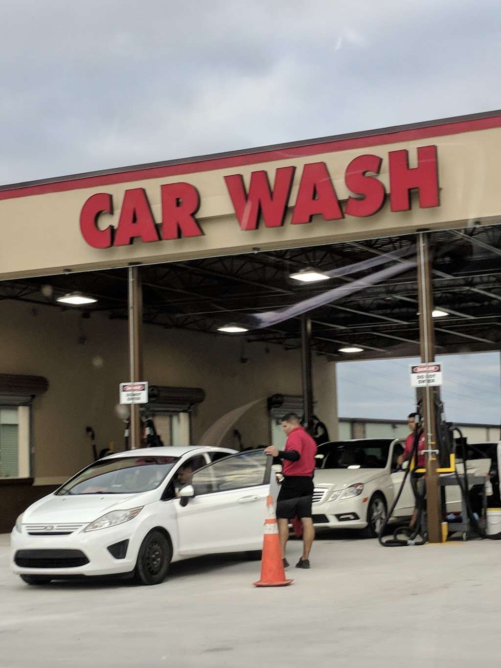 Top Dog Express Car Wash & Detail | 11317 Narcoossee Rd, Orlando, FL 32832, USA | Phone: (407) 745-5025