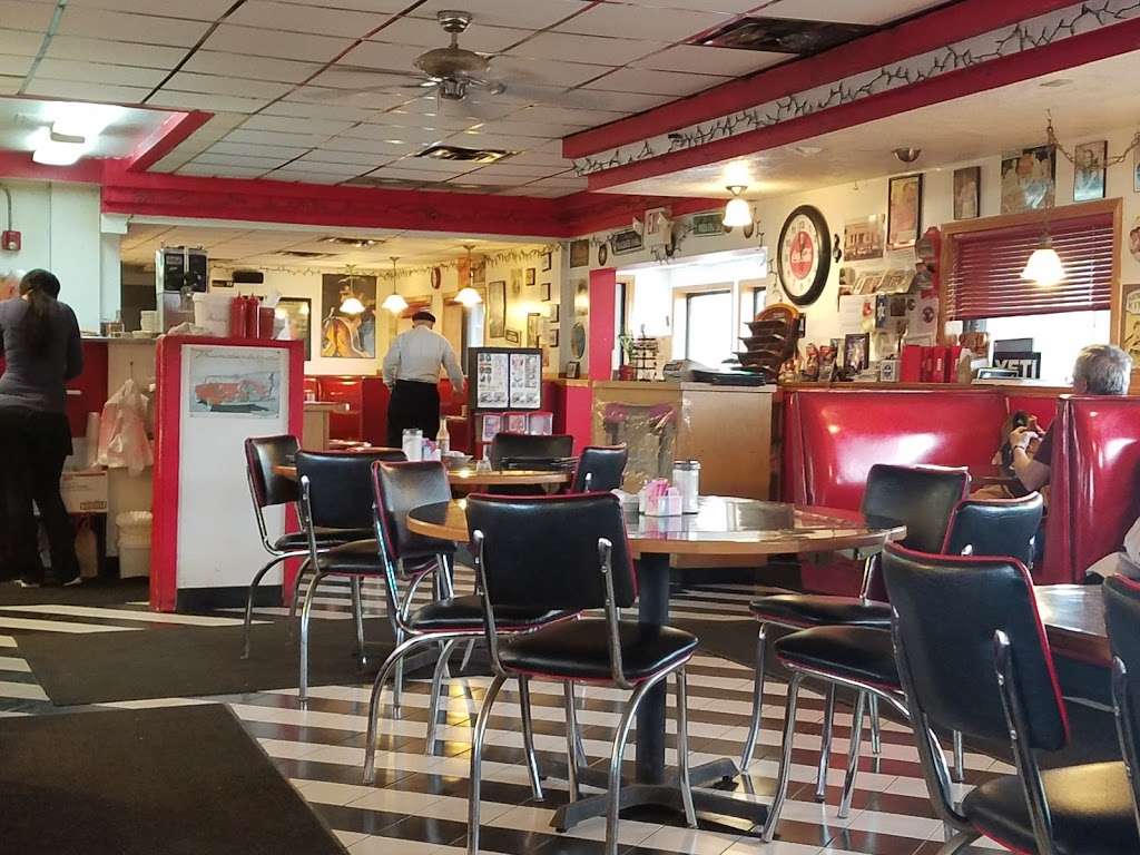 Niles Grill Diner | 9206 N Milwaukee Ave, Niles, IL 60714, USA | Phone: (847) 824-3625