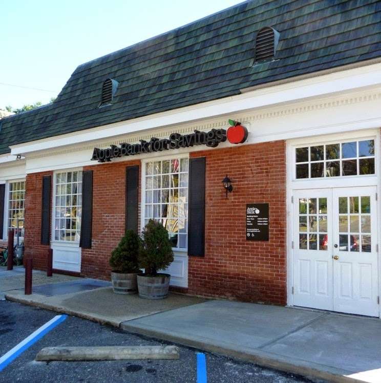 Apple Bank | 200 Birch Hill Rd, Locust Valley, NY 11560, USA | Phone: (516) 759-7620