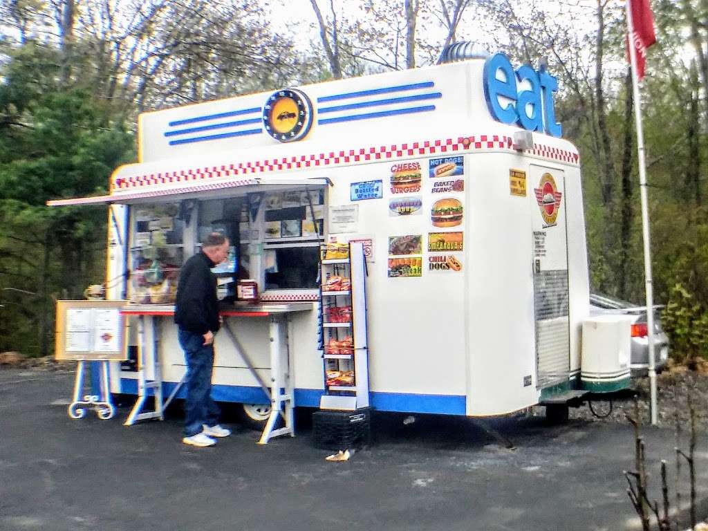 Streamliner Hot Dogs and More | 447 Broadway, Taunton, MA 02780, USA | Phone: (508) 369-7516