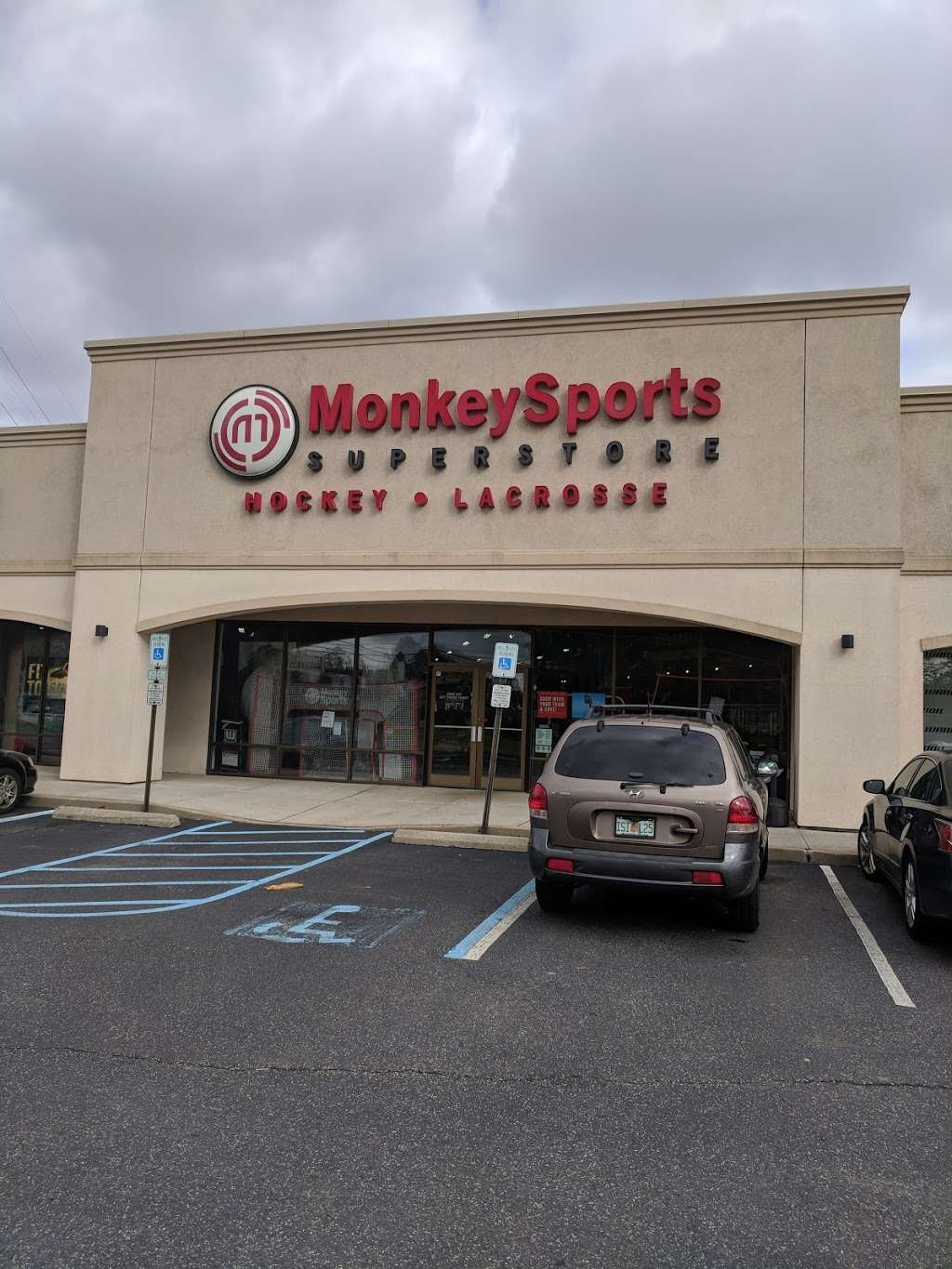 MonkeySports SuperStore - Woodbridge | 1500 U.S. 9, Woodbridge Township, NJ 07095, USA | Phone: (732) 634-1446