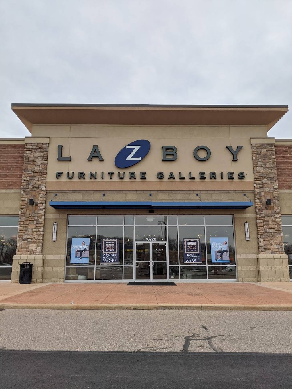 La-Z-Boy Furniture Galleries | 16720 Royalton Rd, Strongsville, OH 44136, USA | Phone: (440) 238-3008