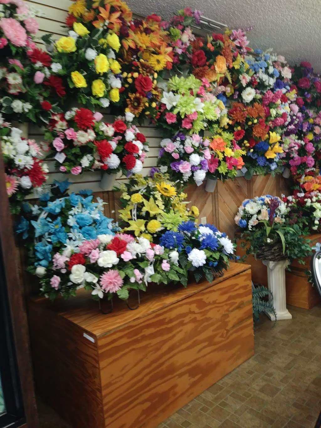 The House of Flowers | 821 Berkley Rd, Auburndale, FL 33823, USA | Phone: (863) 967-3471