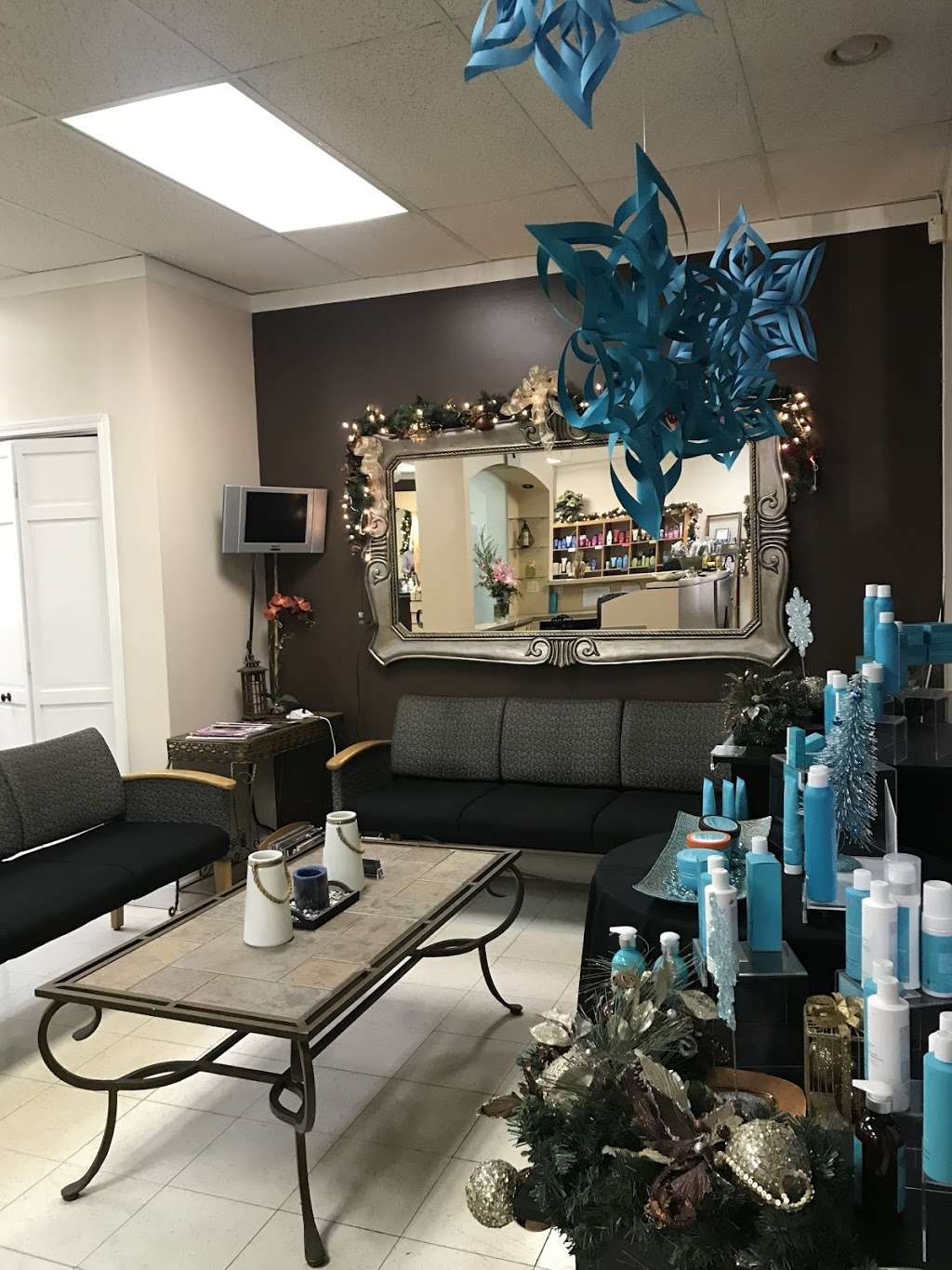 Mitchell Christopher Salon | 26W223 Geneva Rd, Wheaton, IL 60187, USA | Phone: (630) 462-0001