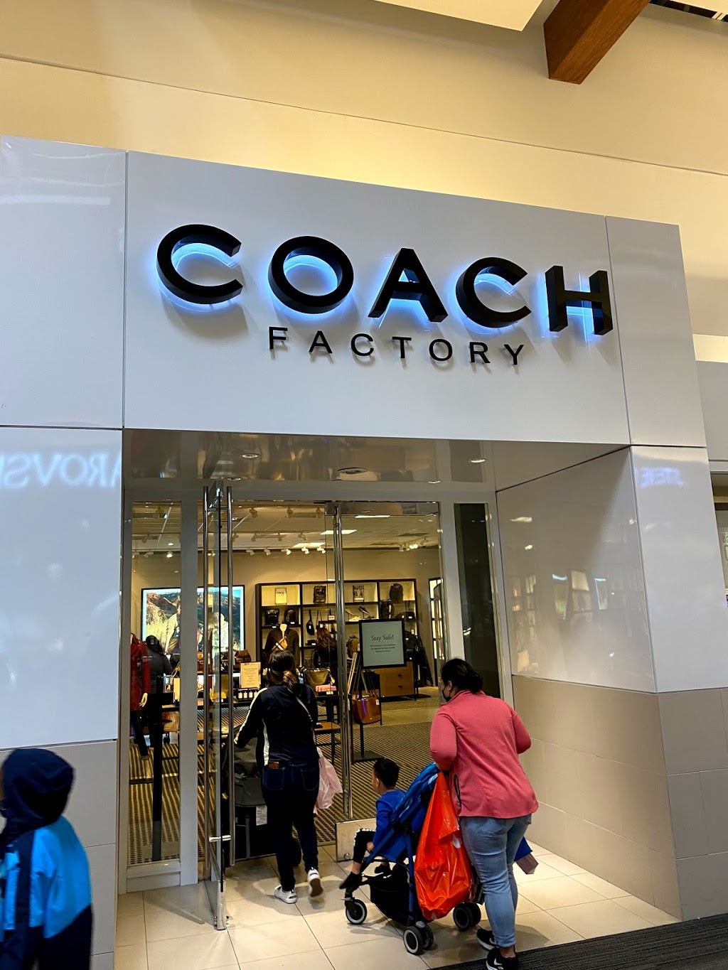 COACH Outlet | 3000 Grapevine Mills Pkwy Space 209A, Grapevine, TX 76051, USA | Phone: (972) 355-8984