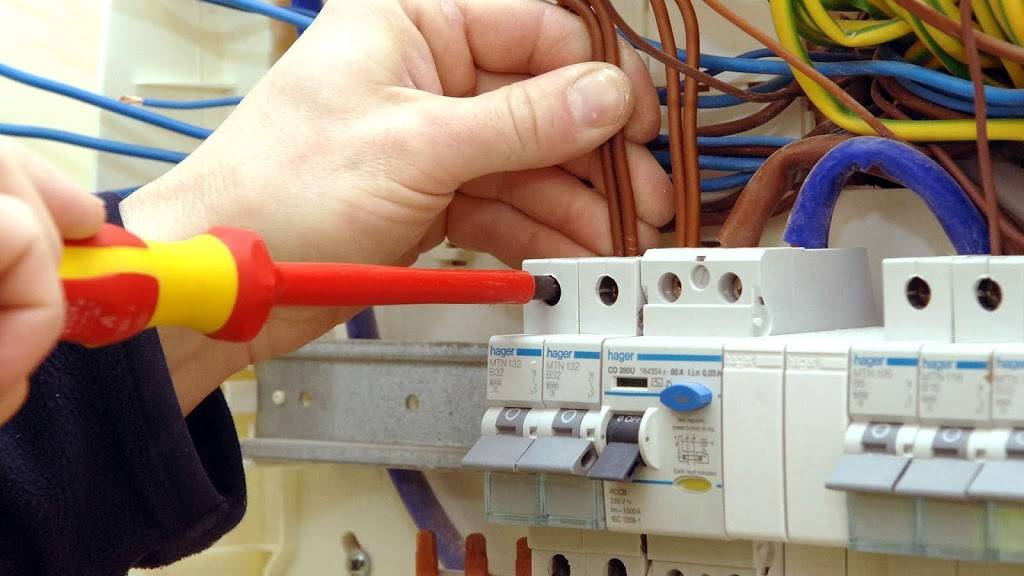 Electrician | 8600 Byron Ave #4877, Miami Beach, FL 33141, USA | Phone: (305) 676-7730