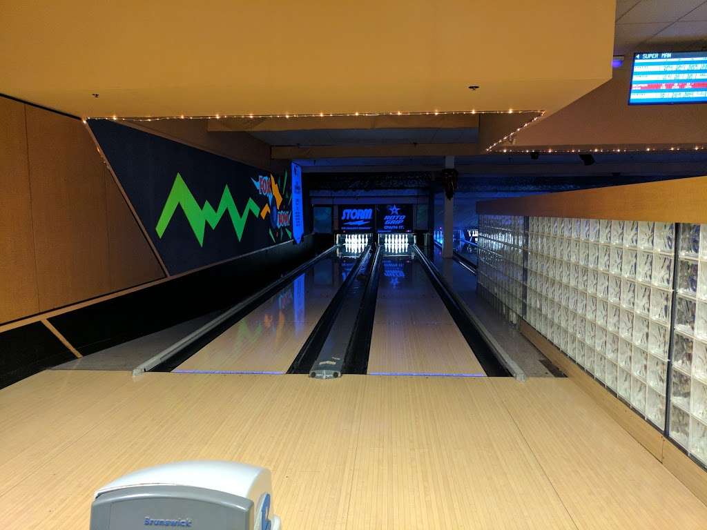 Fox Bowl | 1101 Butterfield Rd, Wheaton, IL 60189 | Phone: (630) 690-2400