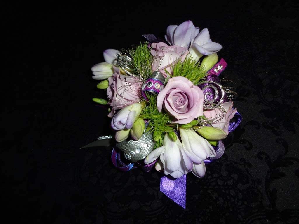 Blushing Blooms Floral | 418 Anders Ln, Kemah, TX 77565, USA | Phone: (281) 957-7148