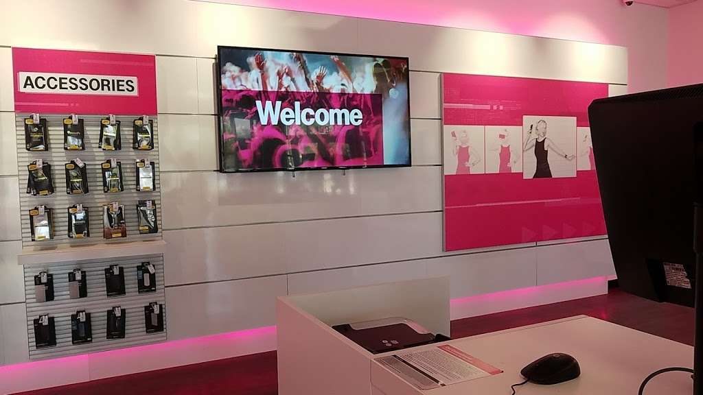 T-Mobile | 139 N Magnolia Ave, El Cajon, CA 92020, USA | Phone: (619) 334-8858