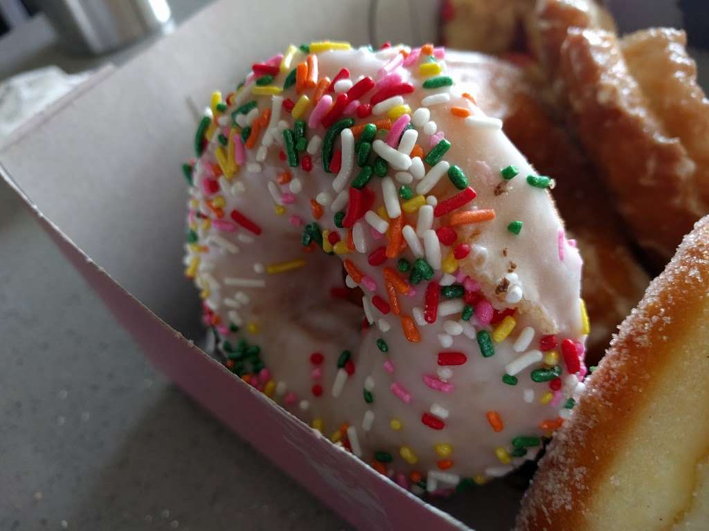 Buds Donut Shop | 8949 Sunland Blvd, Sun Valley, CA 91352, USA | Phone: (818) 768-7707