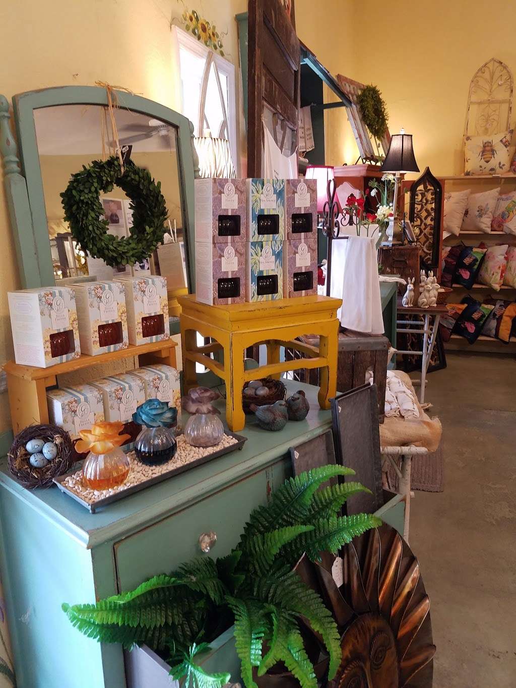 Red Door | 207 S Main St, Wildwood, FL 34785, USA | Phone: (352) 748-2044