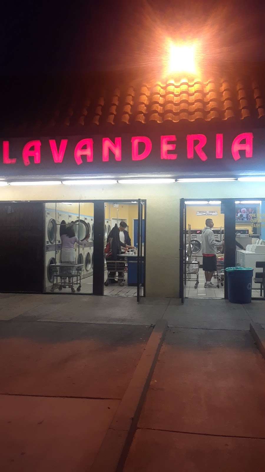 Lavanderia Coin Laundry | Lynwood, CA 90262, USA