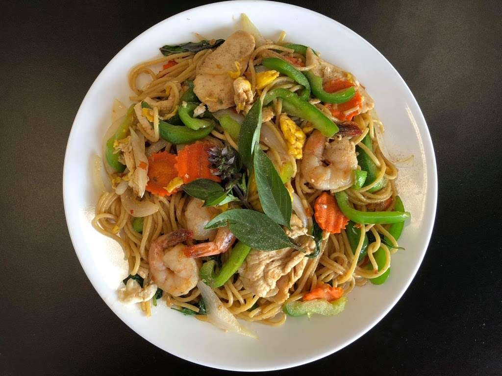 Thai Canteen Thai Kitchen | 17620 Bellflower Blvd b108, Bellflower, CA 90706, USA | Phone: (562) 866-8873