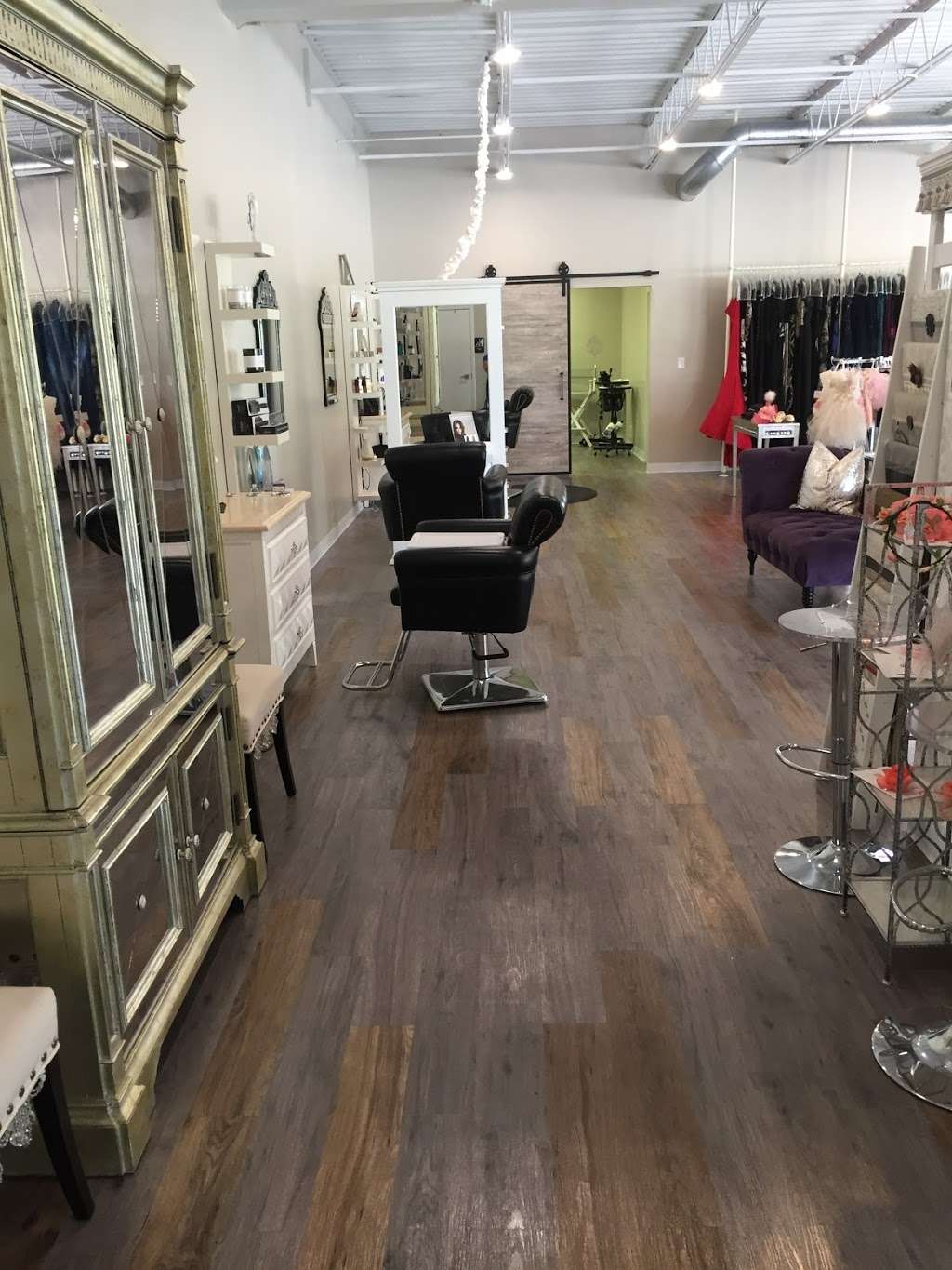 Nc Glam and Barber studio | 1250 E N Ave, West Chicago, IL 60185, USA