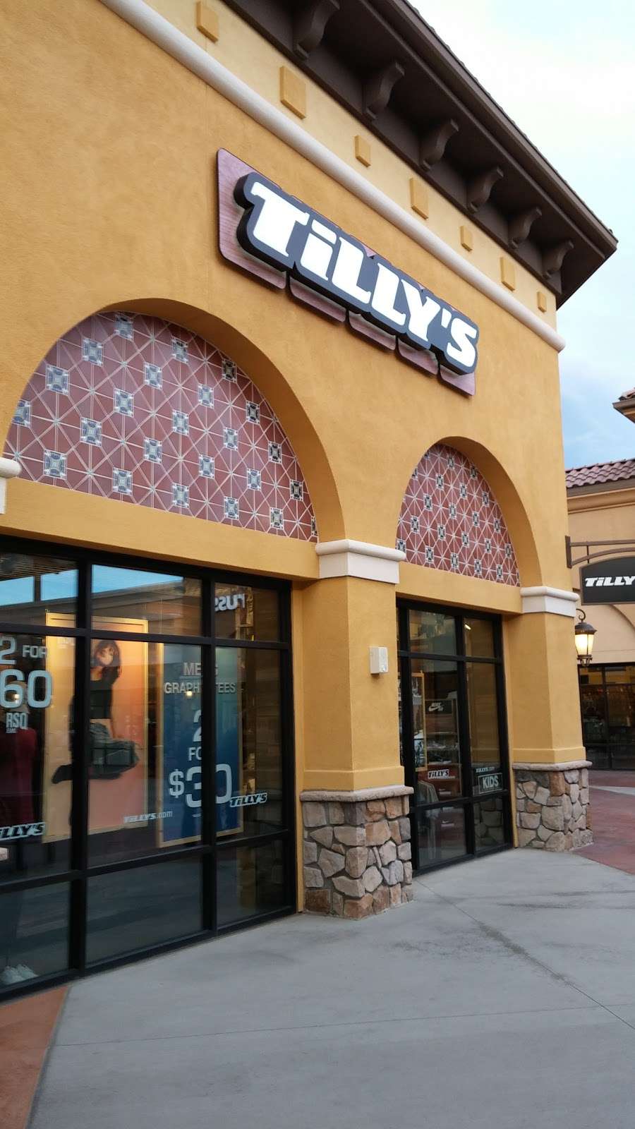 Tillys | 5701 Outlets at Tejon Pkwy, Arvin, CA 93203 | Phone: (661) 606-6002