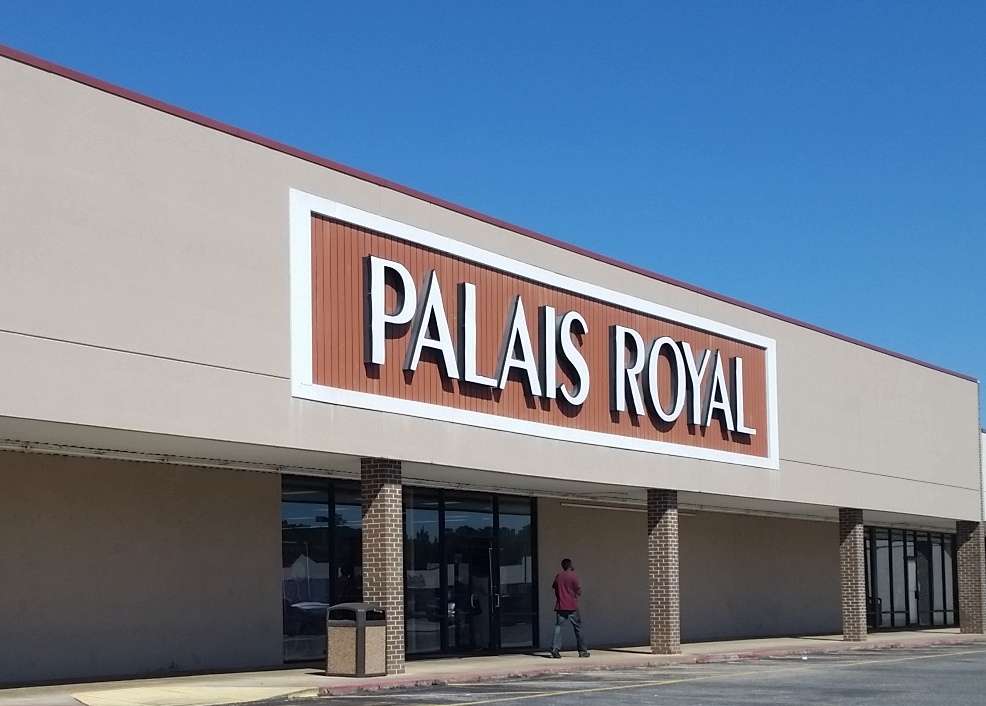 Palais Royal | 1711 E Houston St, Cleveland, TX 77327, USA | Phone: (281) 592-3200