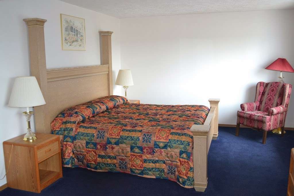 Sky Lodge Inn And Suites | 5560 State Road 50, Delavan, Delavan, WI 53115, USA | Phone: (262) 728-9399
