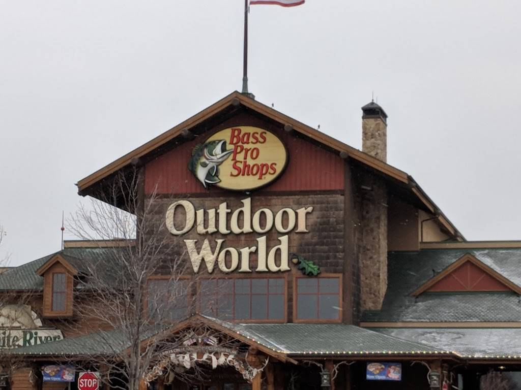 Bass Pro Shops Tracker Boat Center | 10000 Bass Pro Blvd, Rossford, OH 43460, USA | Phone: (419) 891-3280