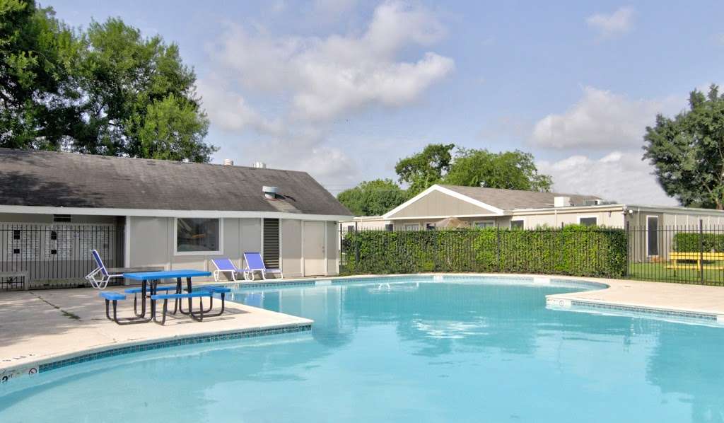 Huntington Village/ Cambridge Crossing Apartments | 9506, 9903 S Dairy Ashford Rd, Houston, TX 77099, USA | Phone: (281) 764-9896