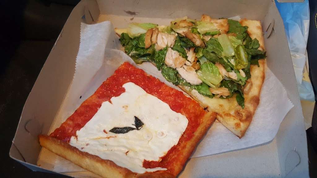 Palumbos Pizza & Restaurant | 24 Ayres Ln, Little Silver, NJ 07739, USA | Phone: (732) 842-5505
