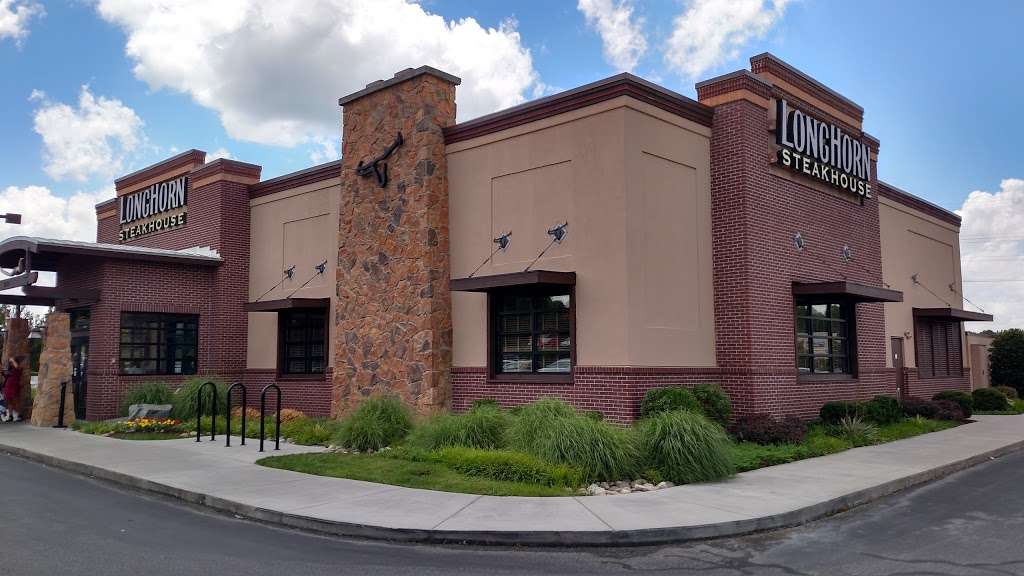 LongHorn Steakhouse in 1371 Klumac Rd, Salisbury, NC 28147, USA
