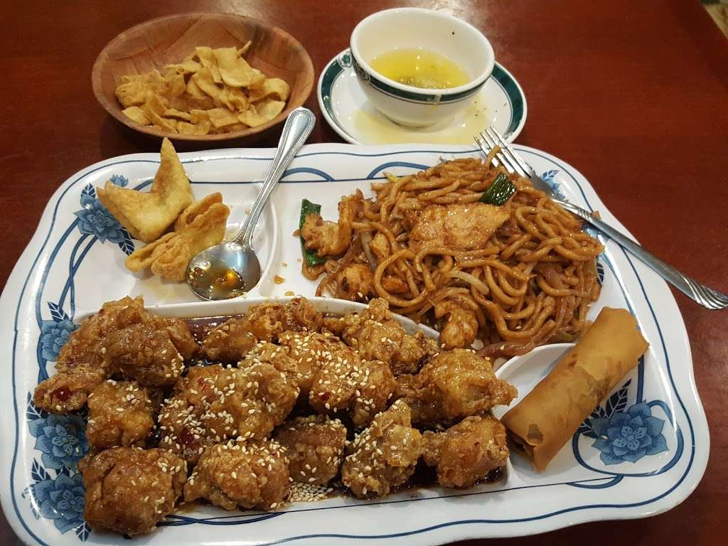 Huang Garden Restaurant | 257 Johnstown Center Dr, Johnstown, CO 80534, USA | Phone: (970) 587-2363