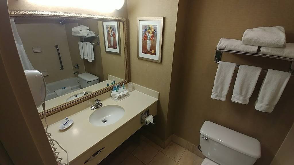 Holiday Inn Express & Suites Phoenix Downtown - Ballpark | 620 N 6th St, Phoenix, AZ 85004, USA | Phone: (602) 452-2020