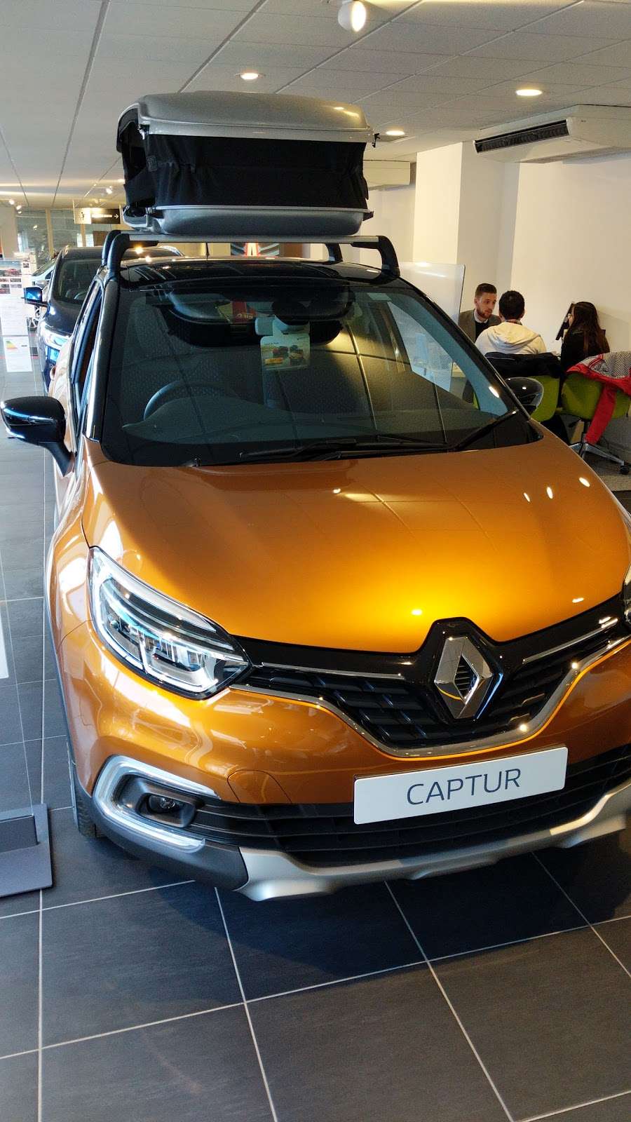 Renault Croydon - Official Dealership | 305 Brighton Rd, Coulsdon CR5 3EA, UK | Phone: 020 3199 1164