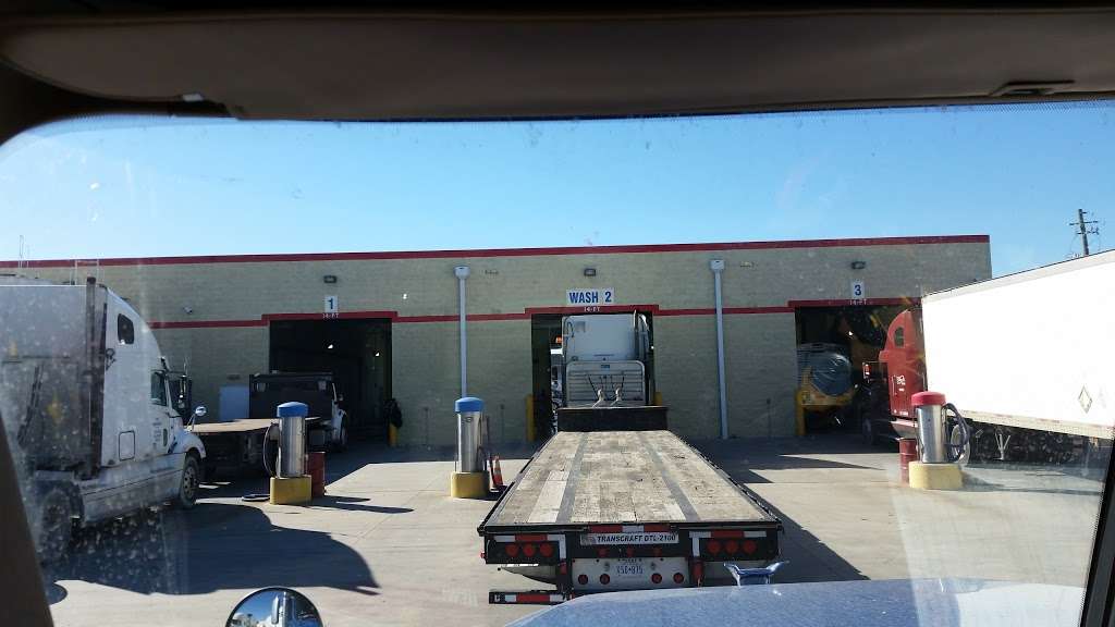 McCarty Truck Wash & Lube | 4527 N McCarty St, Houston, TX 77013, USA | Phone: (713) 673-6100