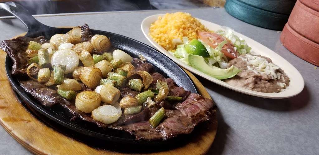 Taqueria Mazamitla | 5025 Central Ave, Lake Station, IN 46405 | Phone: (219) 962-2022