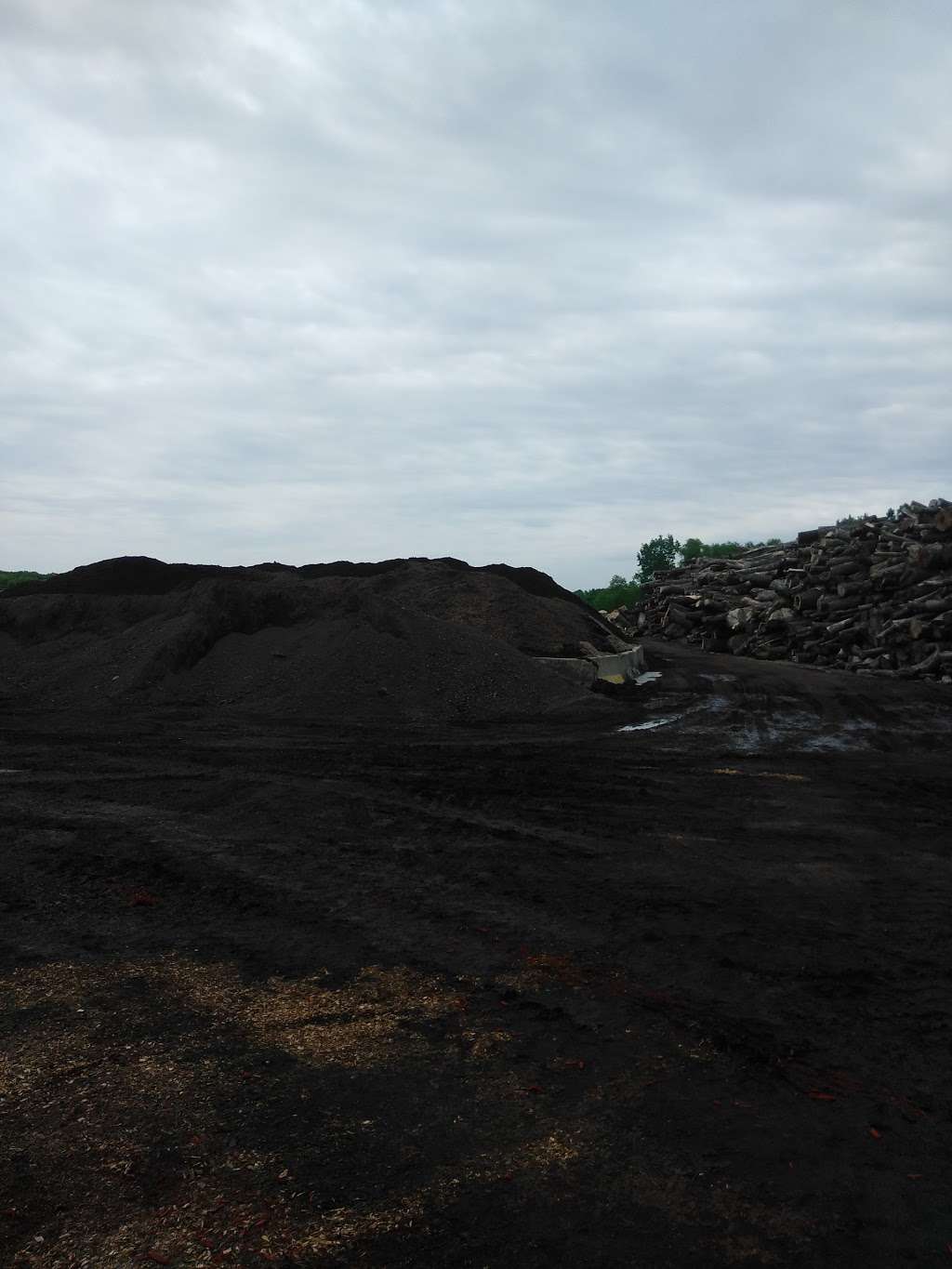 The Mulch Center | 27601 W Sullivan Lake Rd, Volo, IL 60041, USA | Phone: (847) 459-7200