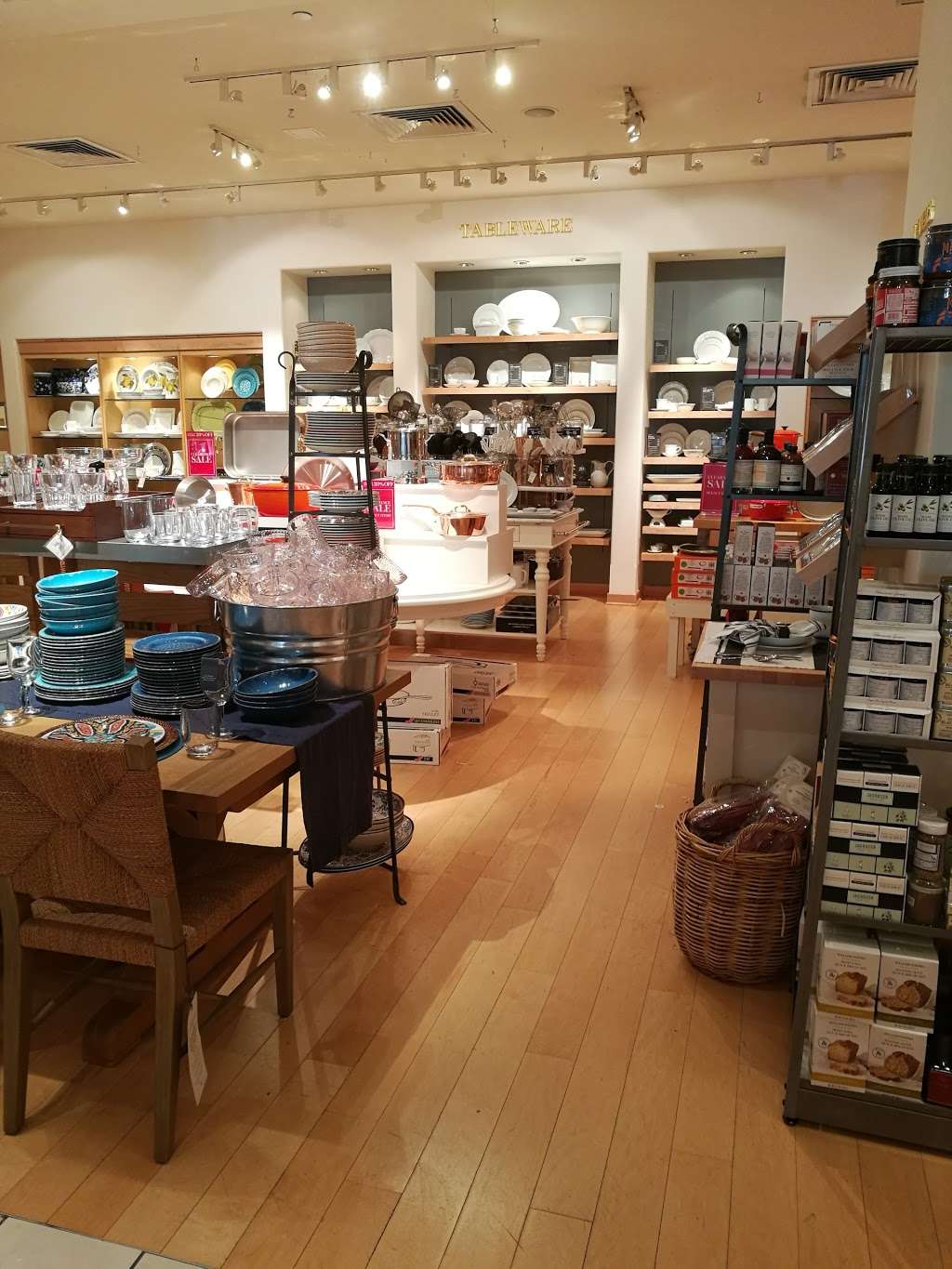 Williams-Sonoma | 926 Lehigh Valley Mall #1310, Whitehall, PA 18052, USA | Phone: (610) 264-0360