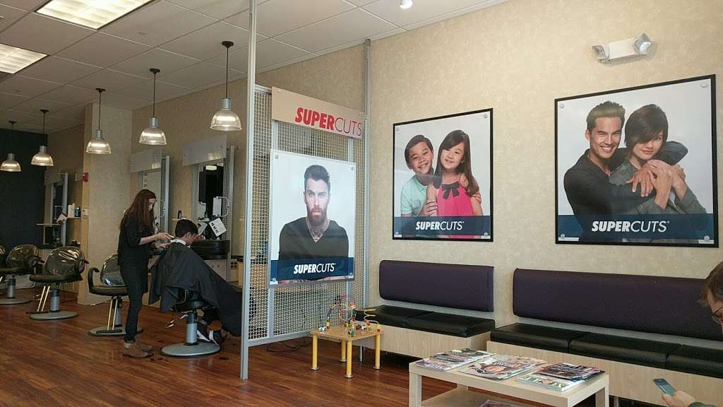 Supercuts | 1167 N Eola Rd #103, Aurora, IL 60502, USA | Phone: (630) 299-3762