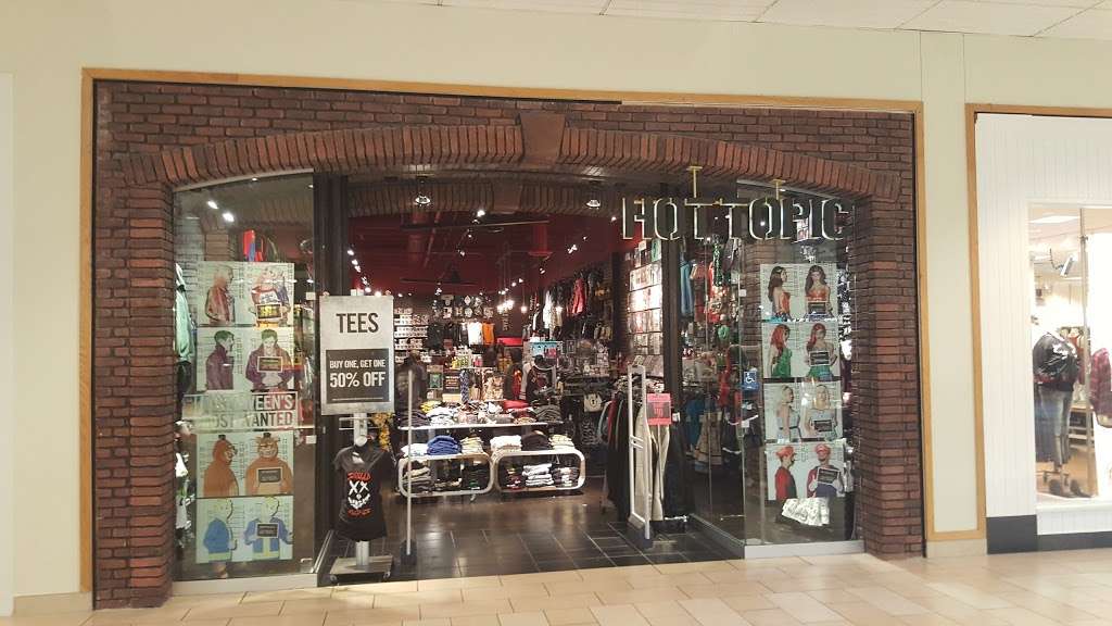 Hot Topic | 4403 E Black Horse Pike #2042, Mays Landing, NJ 08330, USA | Phone: (609) 407-0275