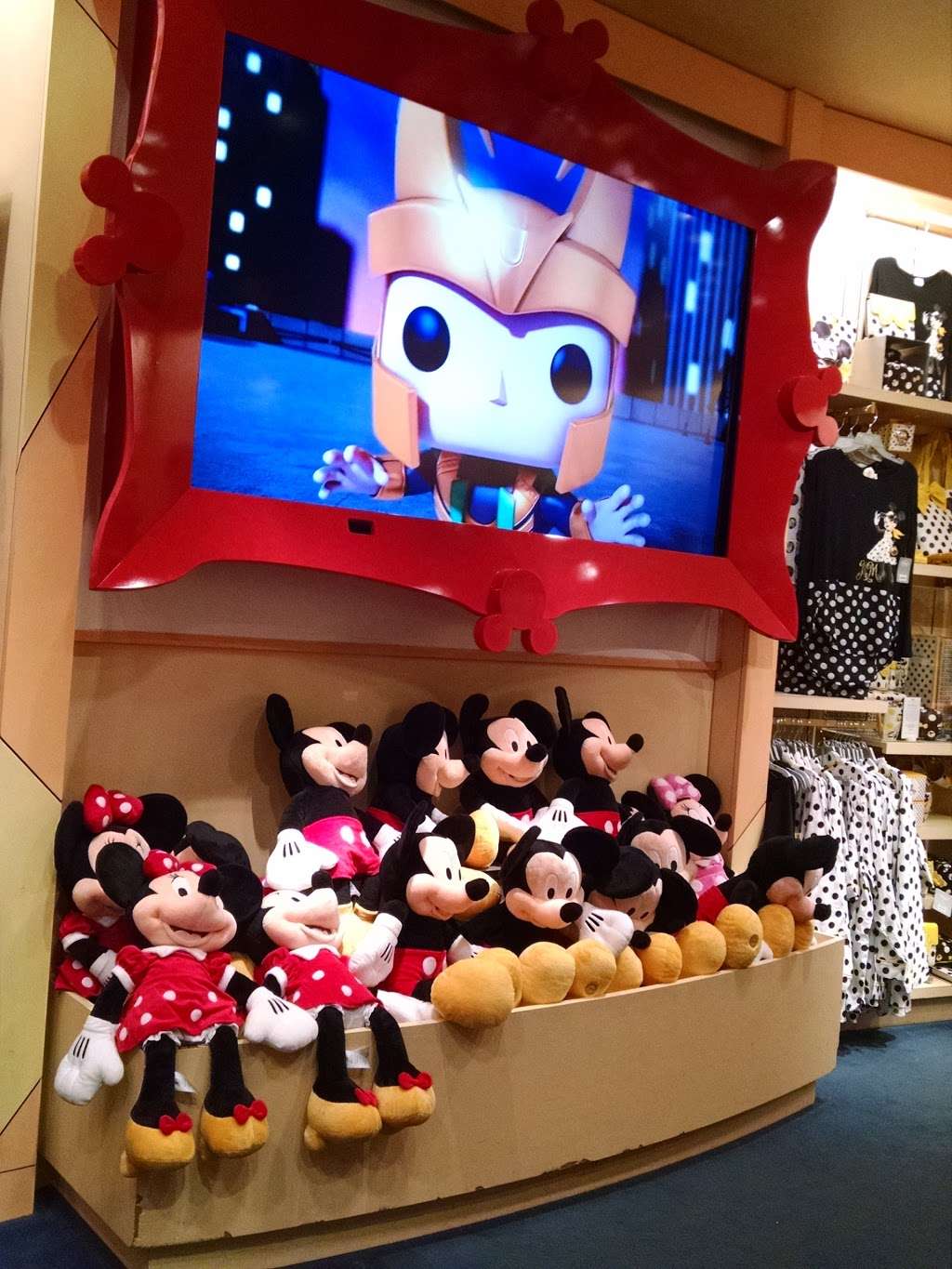 Disney Store | 2144 Southlake Mall, Merrillville, IN 46410, USA | Phone: (219) 756-4674