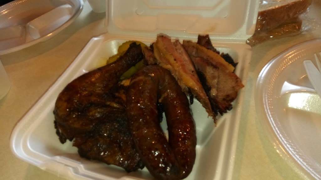 Bobs Smokehouse | 5416 Seguin Rd, Kirby, TX 78219 | Phone: (210) 289-8115