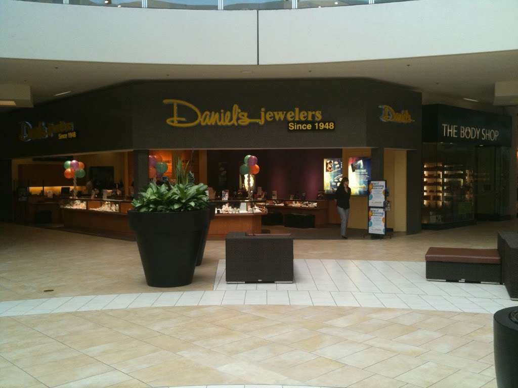 Daniels Jewelers | 1783 Montebello Town Center, Montebello, CA 90640, USA | Phone: (323) 888-1804