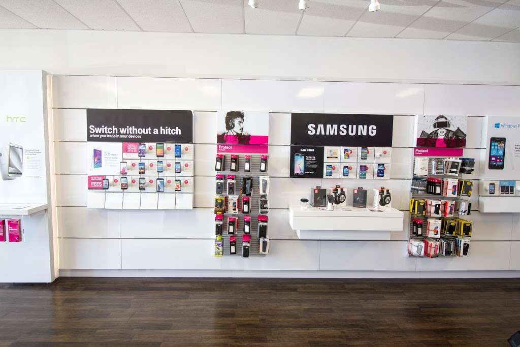 T-Mobile | 6684 Joliet Rd, Countryside, IL 60525, USA | Phone: (708) 246-1200