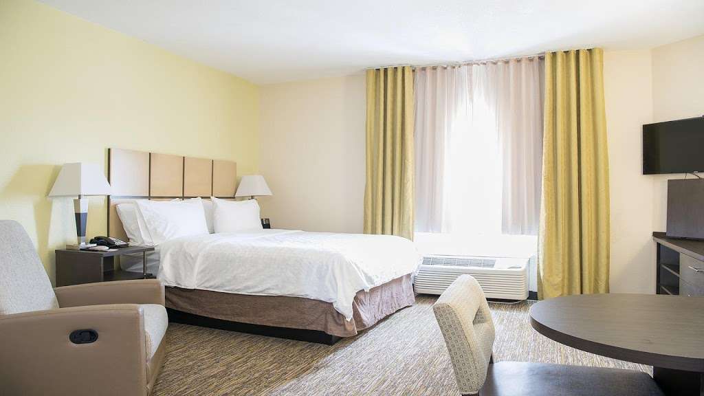 Candlewood Suites Bay City | 5800 7th St, Bay City, TX 77414 | Phone: (979) 245-7500