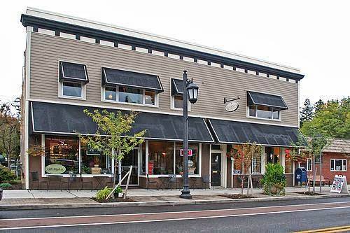 Cortos Blow Dry Bar | 20 Buffalo St, Hamburg, NY 14075, USA | Phone: (716) 648-3120