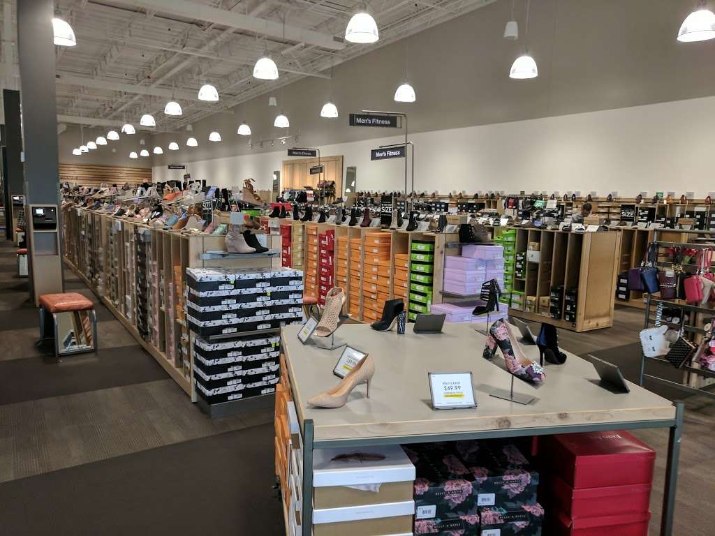DSW Designer Shoe Warehouse | 7 Mystic View Rd D1, Everett, MA 02149 | Phone: (617) 487-7126