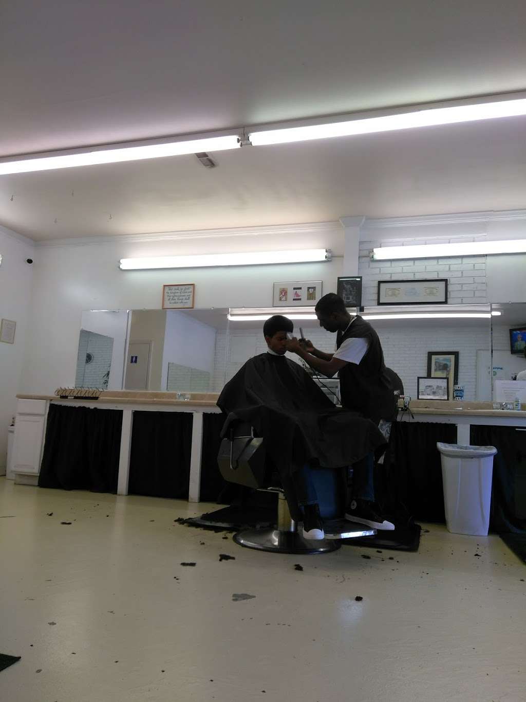 Lous Barbershop | 610 S Main St, Mt Holly, NC 28120, USA | Phone: (704) 913-8975