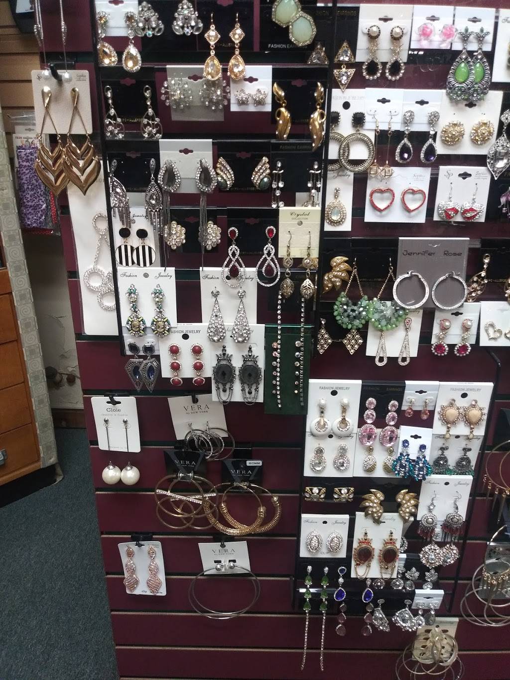 Chapmans Jewelry & Gifts | 10535 W Seven Mile Rd, Detroit, MI 48221, USA | Phone: (313) 863-8796